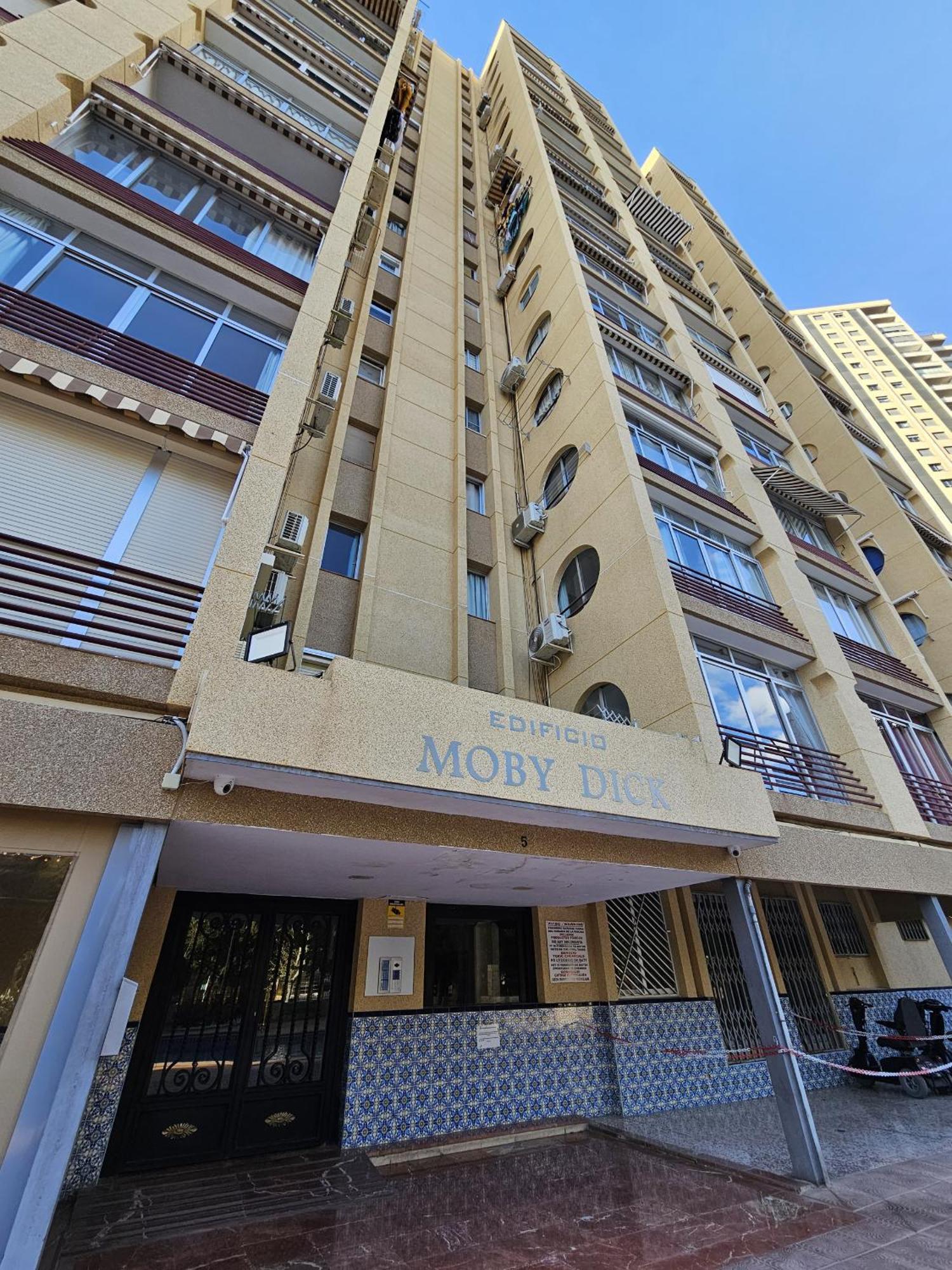 Apartamento Moby Dick If Бенидорм Екстериор снимка