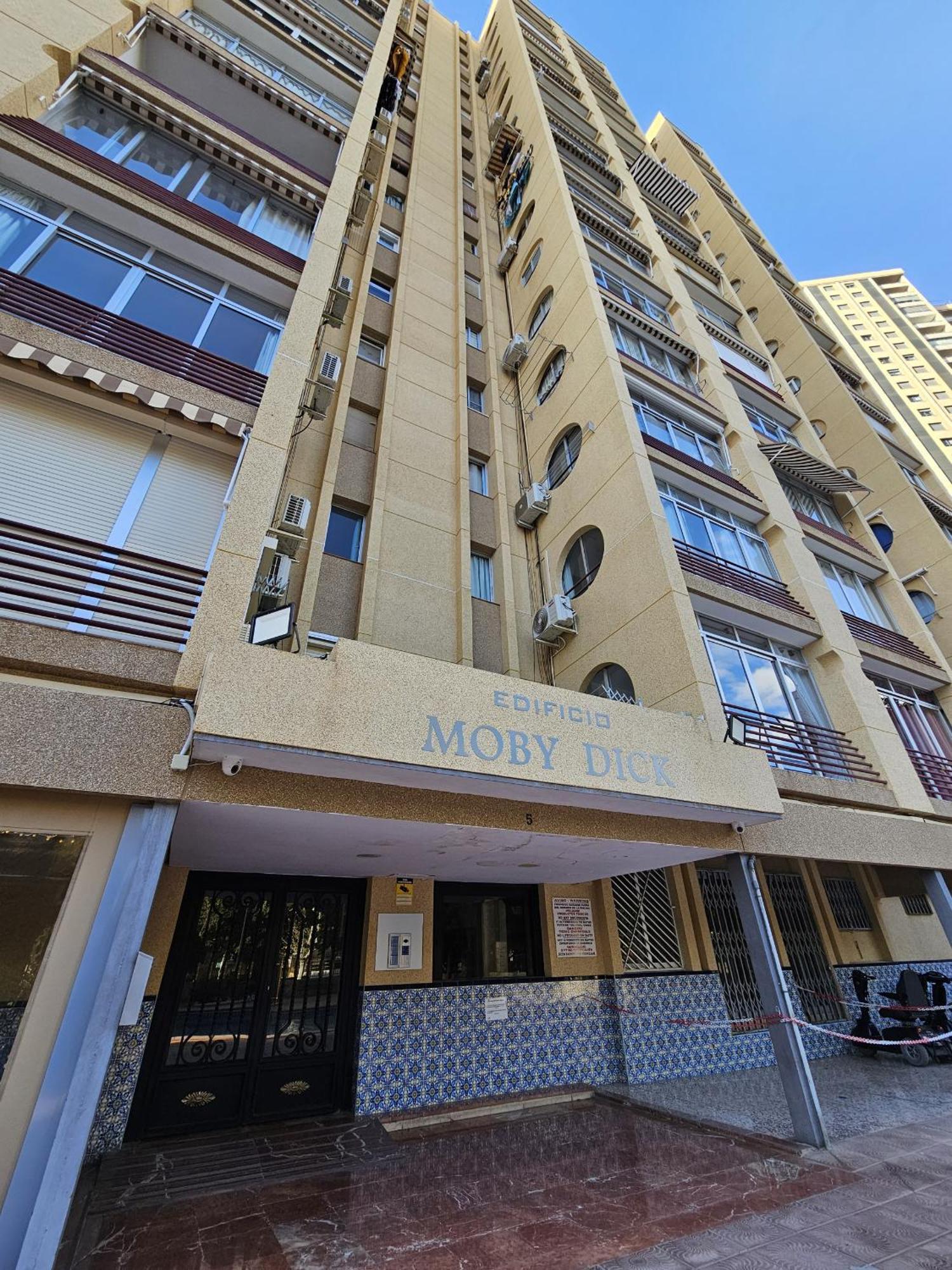 Apartamento Moby Dick If Бенидорм Екстериор снимка